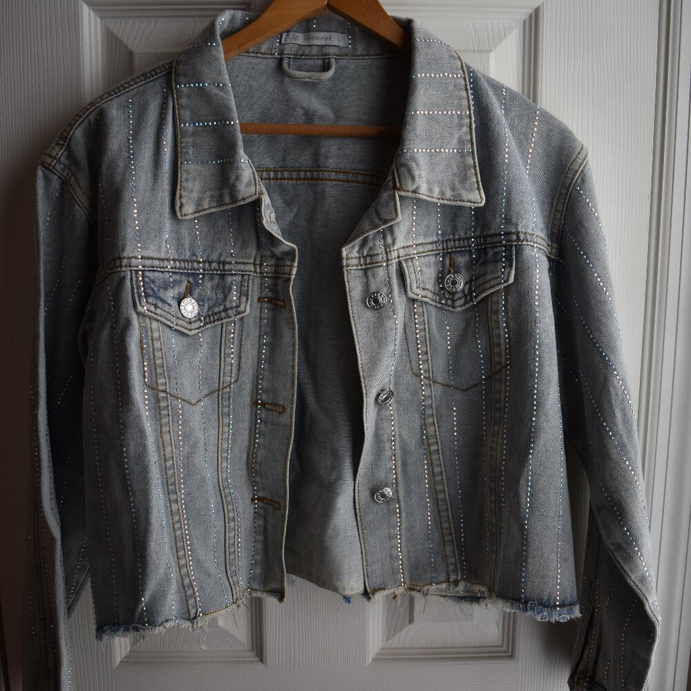 Cropped denim jacket with rhinestones